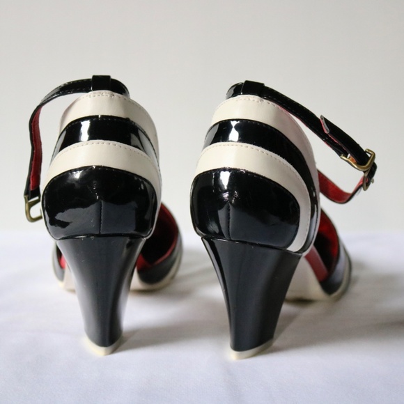 Lola Romona Patent Leather Retro Heels EU 39 (US 8.5)Black White Stripe T-Strap - Picture 5 of 7